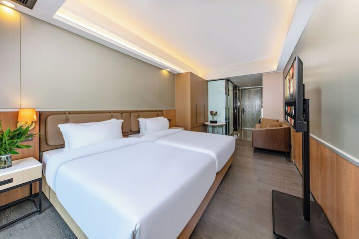 Room 19 of 42