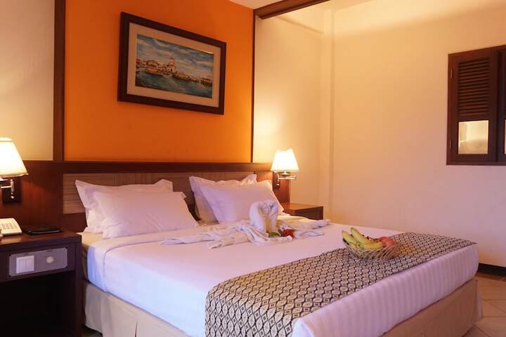 Room 8 of 34