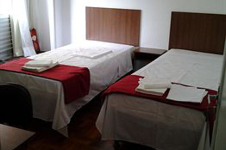 Room 8 of 18