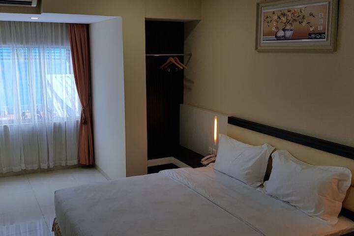 Room 7 of 49