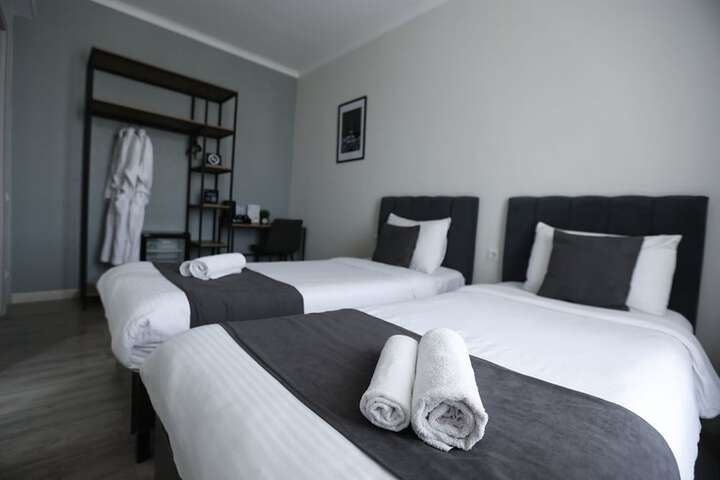Room 9 of 33