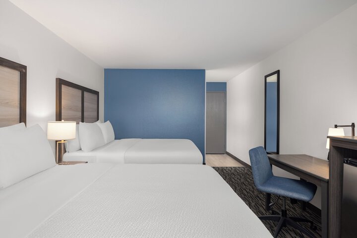 Room 32 of 81