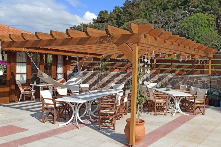 Sundeck 87 of 102