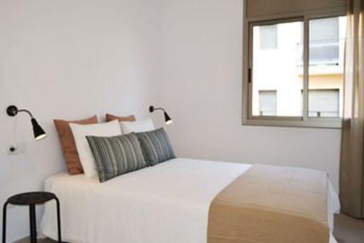 Room 7 of 12
