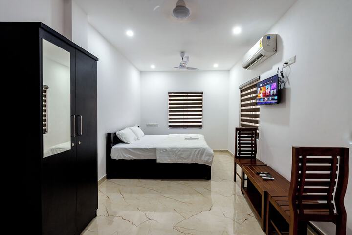 Room 12 of 33