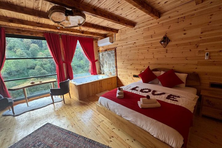 Room 4 of 12