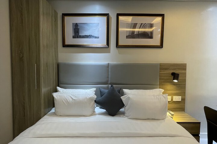 Room 9 of 46