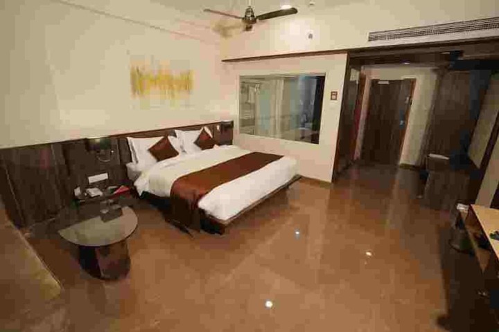 Room 8 of 15