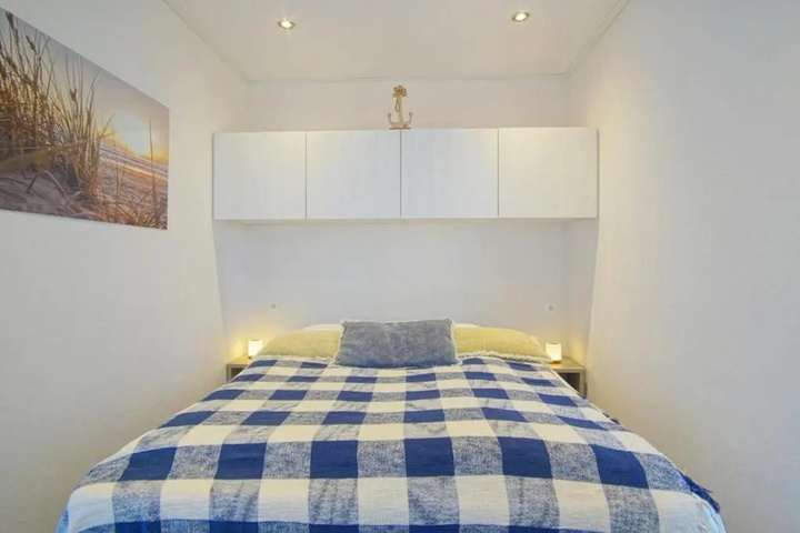 Room 5 of 12