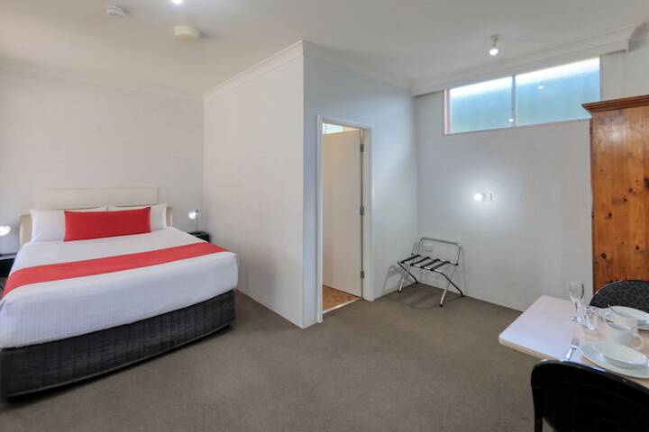 Room 7 of 28