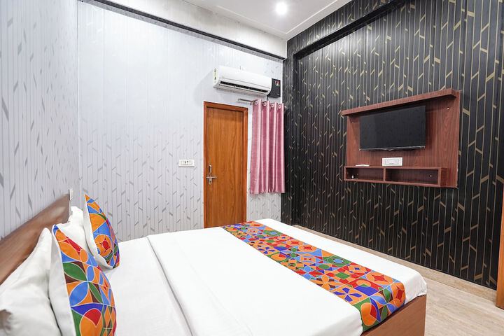 Room 16 of 28