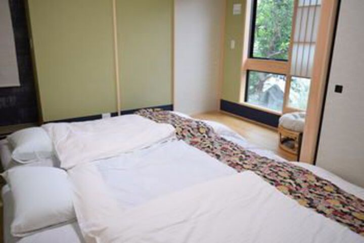 Room 16 of 33