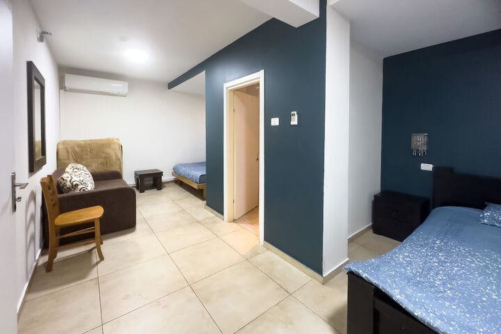 Room 11 of 40