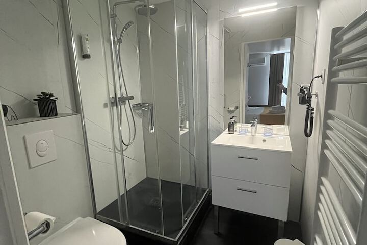 Room 16 of 33