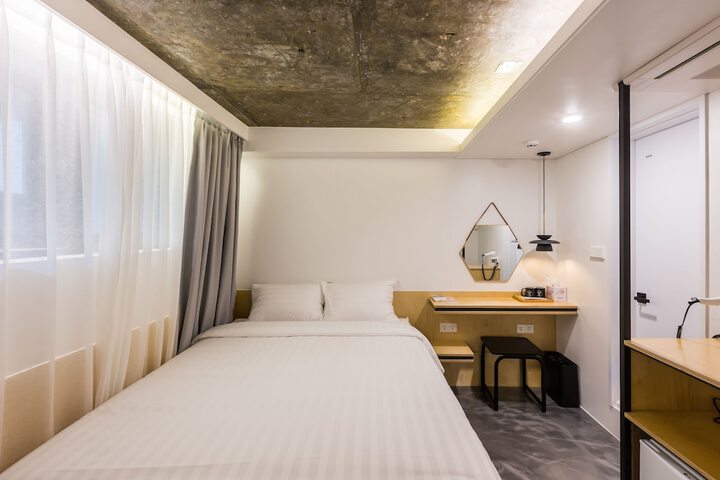 Room 7 of 90