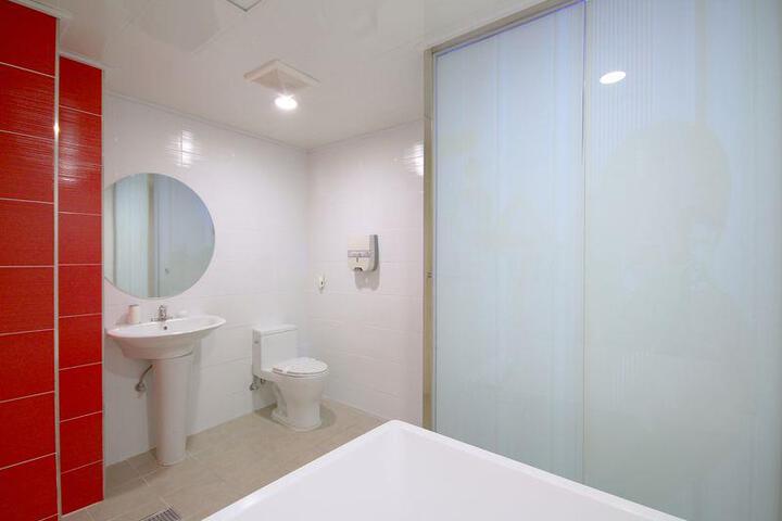 Room 2 of 5