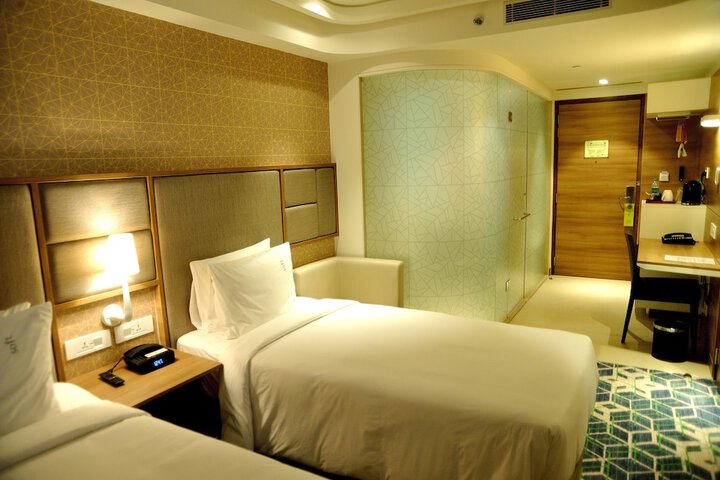 Room 9 of 118