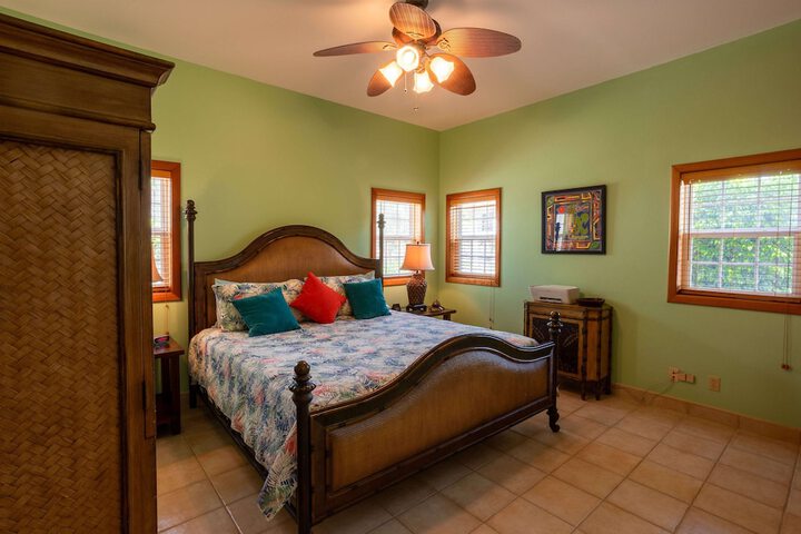 Room 30 of 168