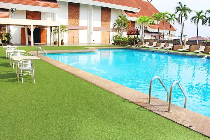Hotel with Pool