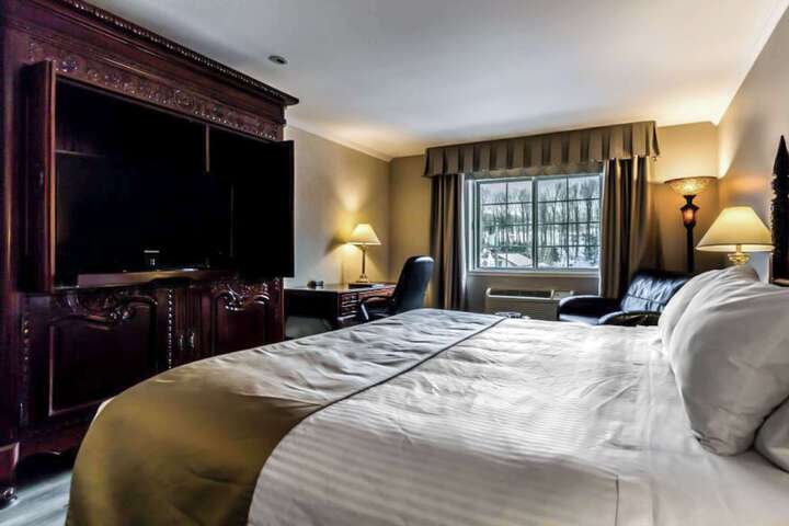 1 King Bed Upgrade (2 of 12)