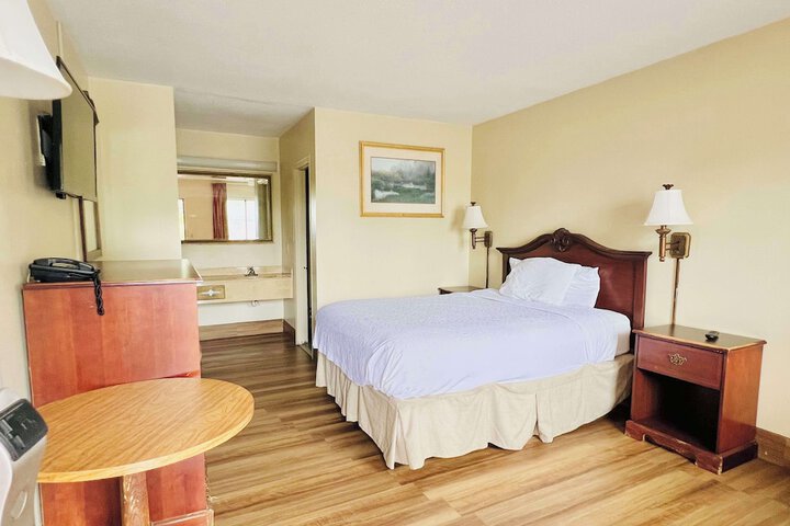 2 Queen Beds (5 of 7)