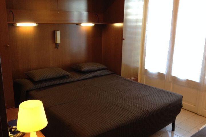 Room 5 of 30