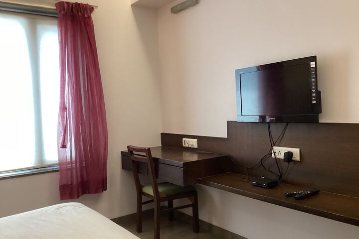Room 9 of 14