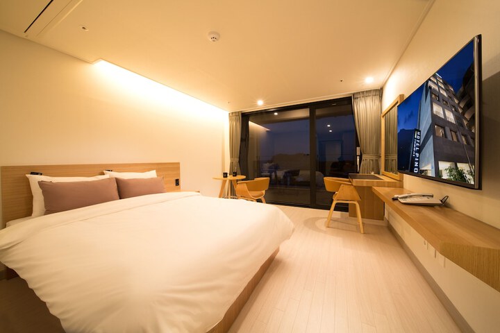 Room 14 of 38