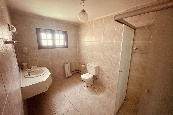 Room 32 of 46
