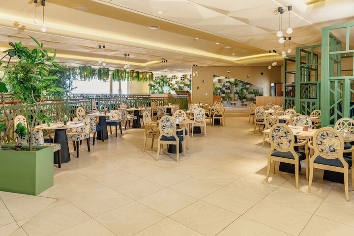 Dining 132 of 184