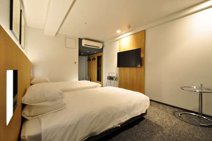 Room 12 of 48