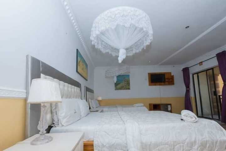 Room 12 of 14