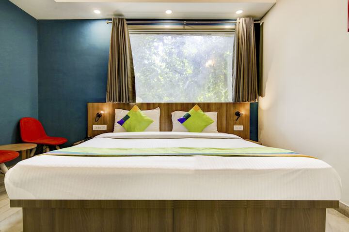 Room 5 of 32