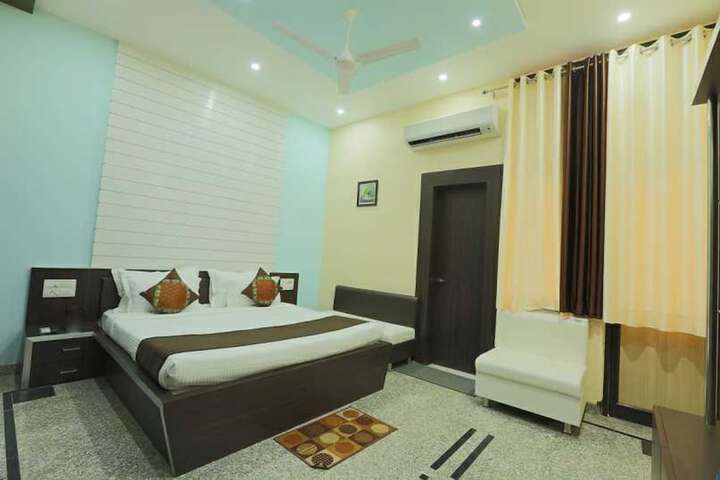 Room 2 of 5