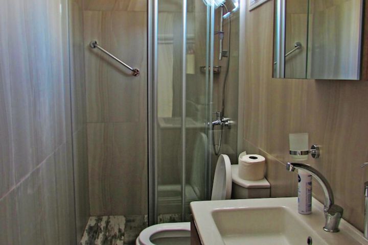 Room 18 of 34