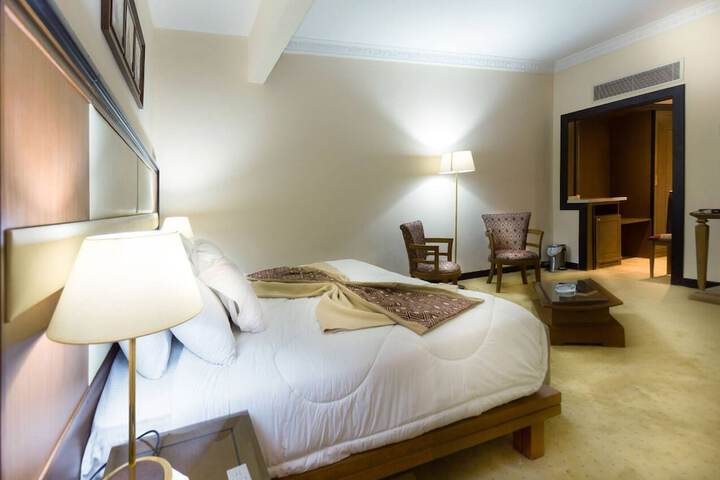 Room 3 of 16