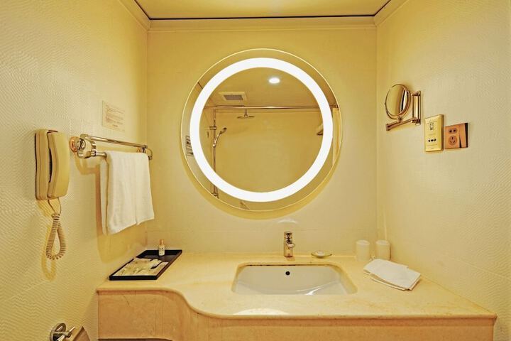 Room 14 of 22