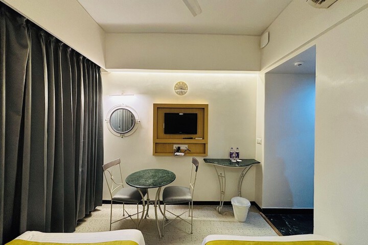 Room 12 of 40