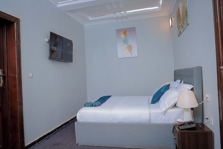 Room 12 of 42