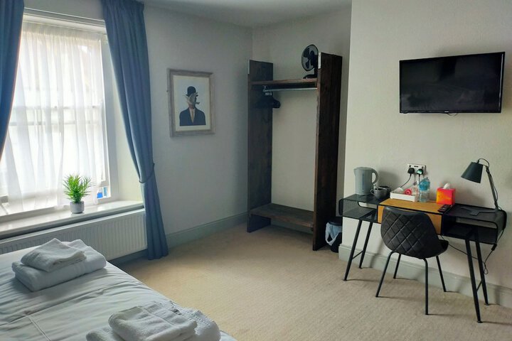 Room 5 of 20