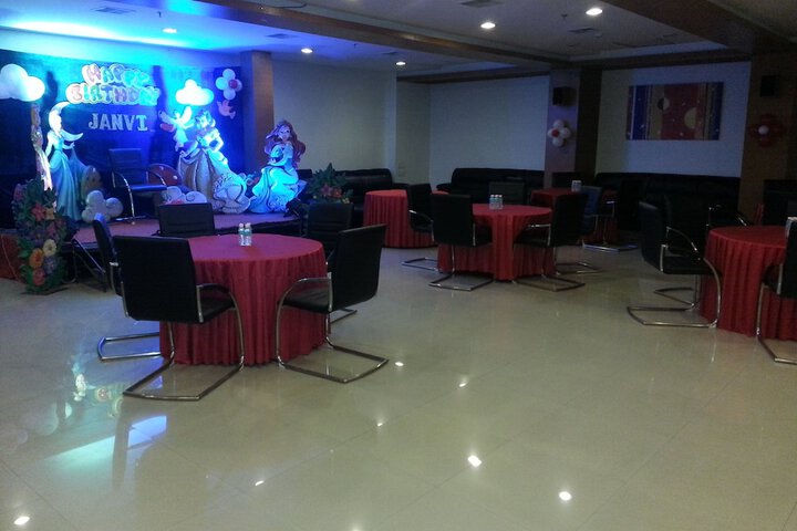 Ballroom/Hall 10 of 13
