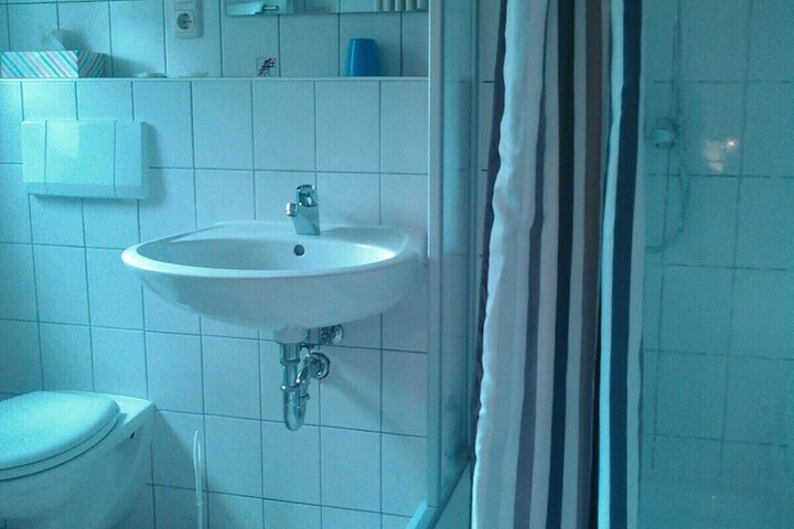 Room 28 of 35