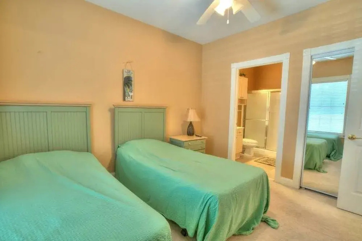 Room 4 of 18