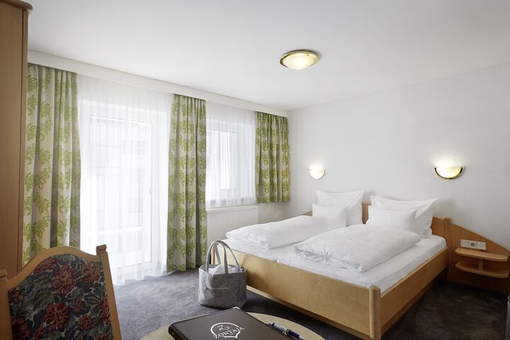 Room 12 of 37