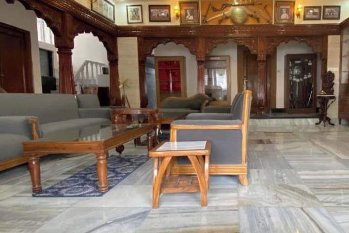 Room 6 of 14