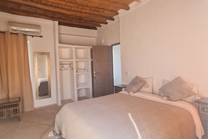 Room 10 of 94