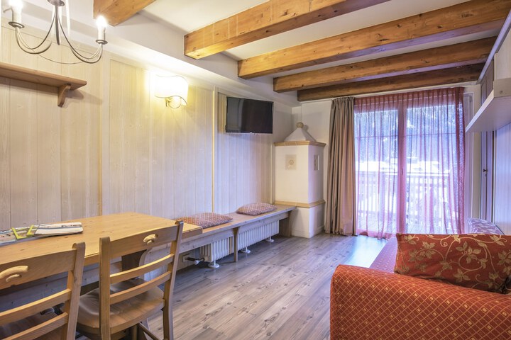 Room 11 of 32