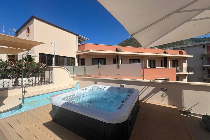 Sundeck 59 of 67