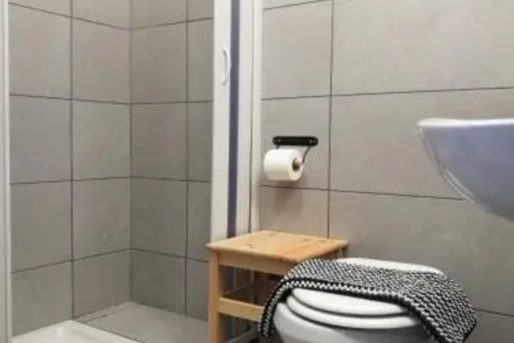 Room 6 of 6