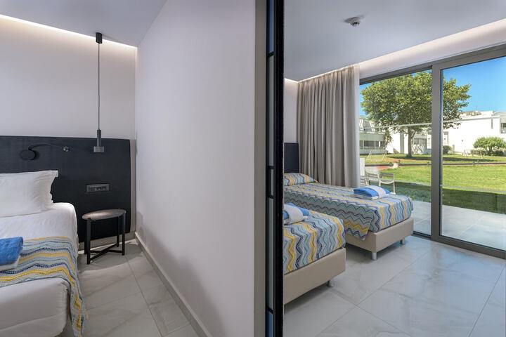 Room 33 of 154